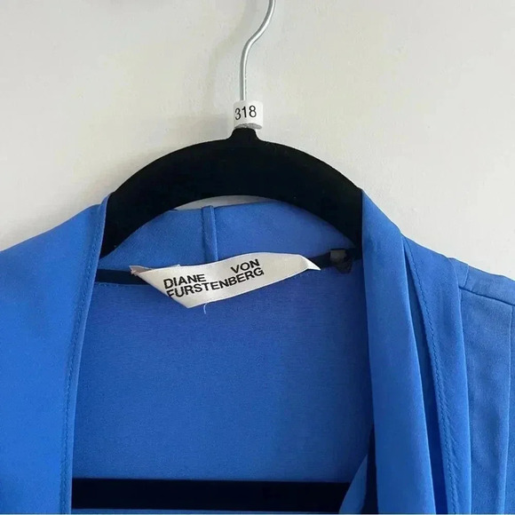 *318 Diane Von Furstenberg Cobalt Blue Silk Blouse Size small - Picture 2 of 6
